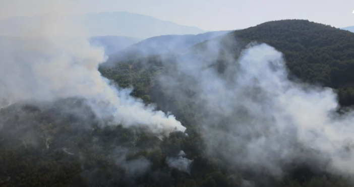 Над 2000 декара вече е обхванал пожарът над село Илинденци