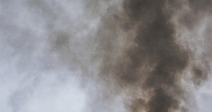 Пожарите които бушуват на много места в Пиринския край буквално