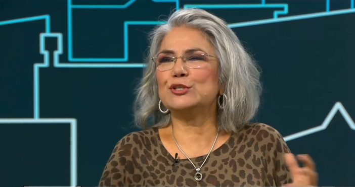 Тя е родена през 1959 г в София Дъщеря е на