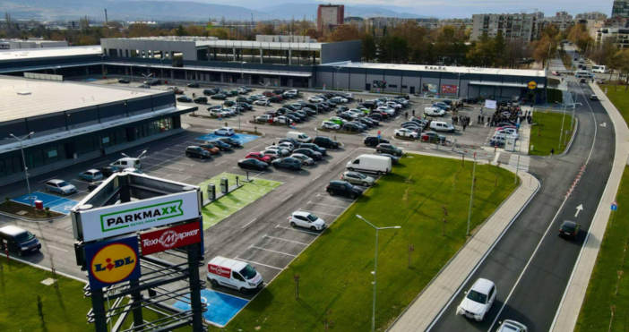 Нашумялата турска верига за дрехи Fulla moda отвори за първи