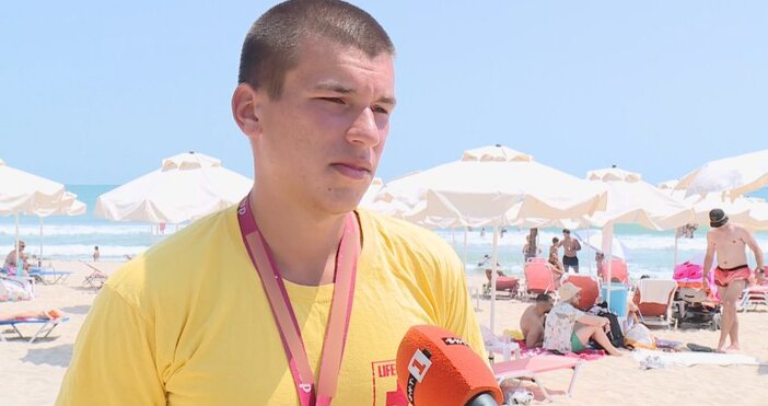 Спасител от Варна помогна на давещо се 12 годишно момиче и