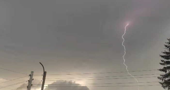 И днес не са изключени гръмотевични бури над района на