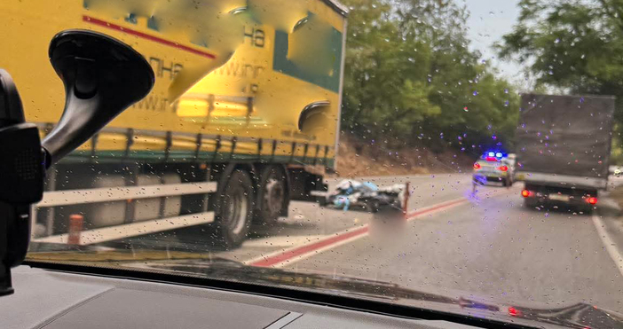 Моторист на 33 години е пострадал при инцидент на пътя