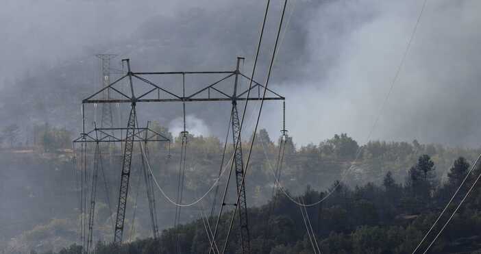 Борбата с огнената стихия в цяла България продължава Над 150
