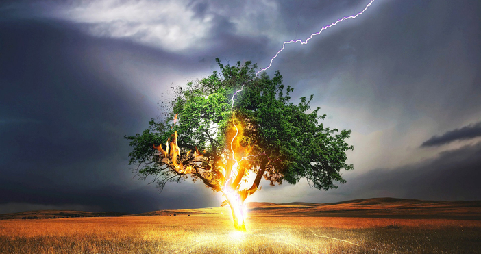 Мълния е предизвикала пожар в старозагорското село Дъбово предаде Нова