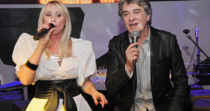 Родена е на 31 юли 1960 г в София Завършва Естрадния отдел в Музикалната академия в