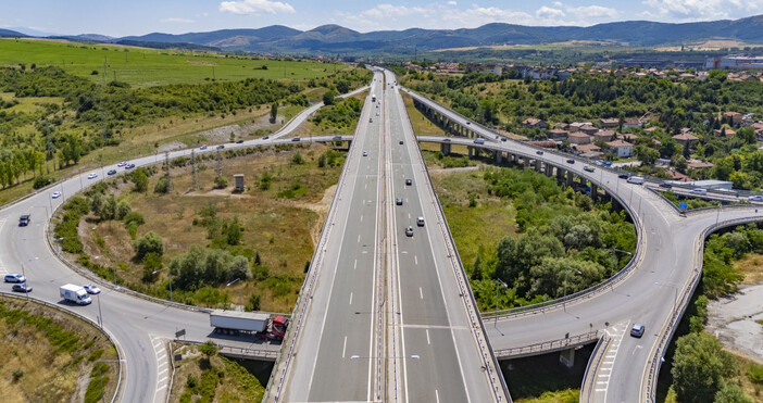 От утре до 8 август шофьорите да се движат с