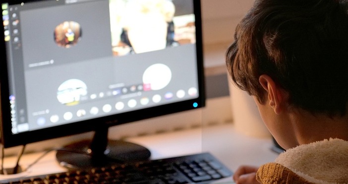 Манипулации сексуални издевателства и дори самоубийства това заплашва децата