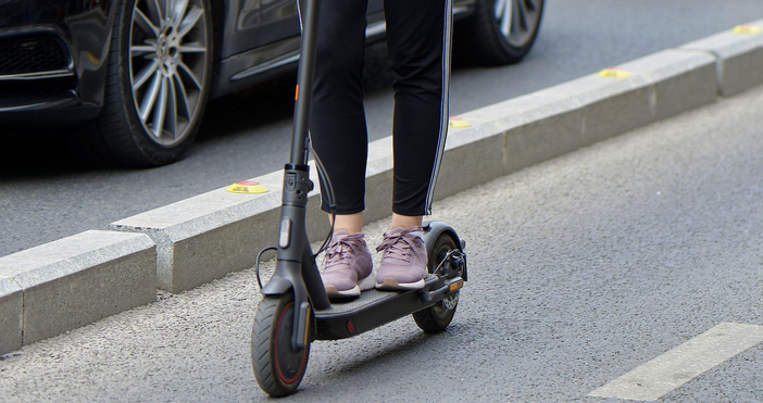 Инцидент с тротинетка е станал вчера в Бургас Лек автомобил Пежо