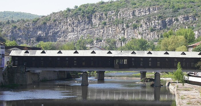 Сто години от изгарянето на покрития мост на Кольо Фичето