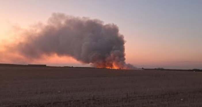 Пожар гори във втората клетка на Регионалното депо за битови отпадъци край Силистра