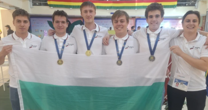 Българският национален отбор по информатика изкачи нов олимпийски връх Злато