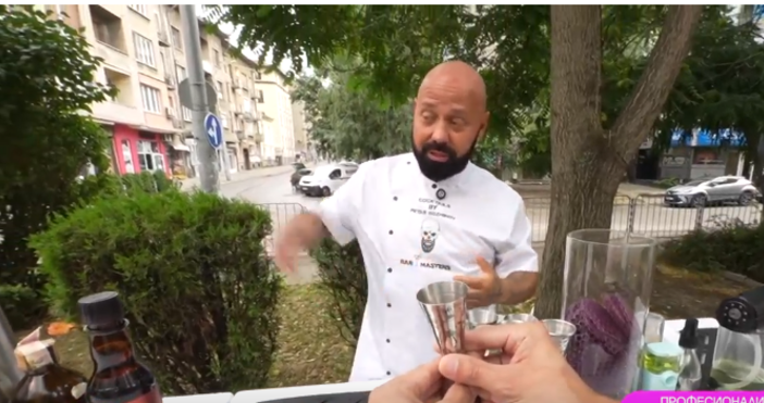 Барманът работи много неща Най важно е гостоприемството Грижим се за