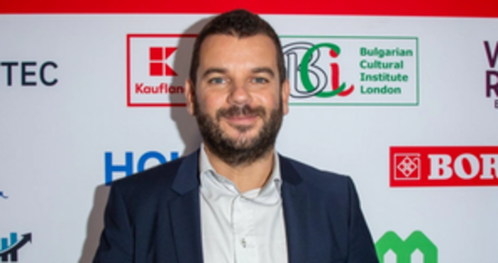 Първородната дъщеря на продуцента Иван Христов Ава стана на