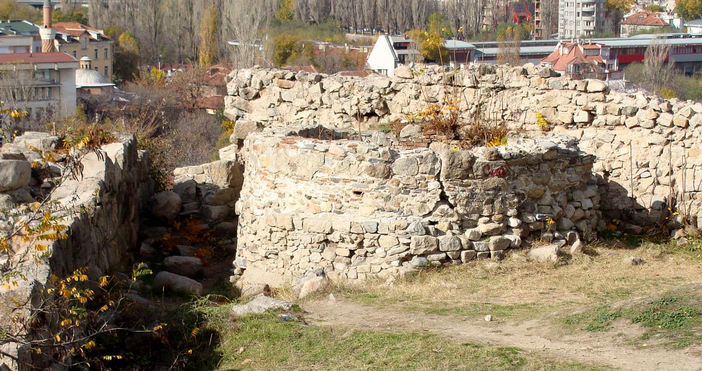 Мъж падна в едно от водохранилищата на Небет тепе, за