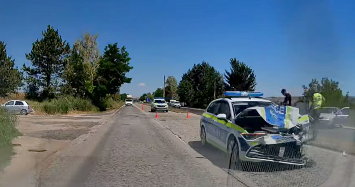 Кадри Фейсбук М ДимитровКатастрофа с полицейски автомобил е станала на