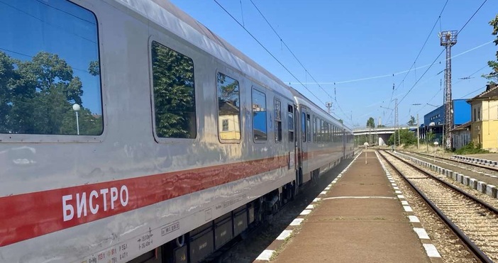 Петел бгПодбалканският експрес София Бургас спря извънредно в Пловдив Това съобщават