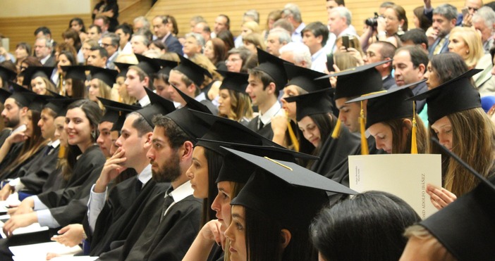 Австралия увеличава тавана на броя на чуждестранните студенти за тази