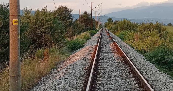 Възстановено е движението на влаковете в участъка между Казичене и