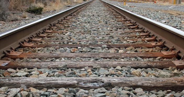 Влак с над 200 пътници се блъсна тази сутрин в