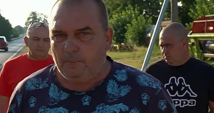 Шофьори на линейки от Кубрат протестират от това че губят