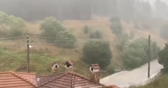 Най накрая проливен дъжд в района на село Ягодина Това показа Метео