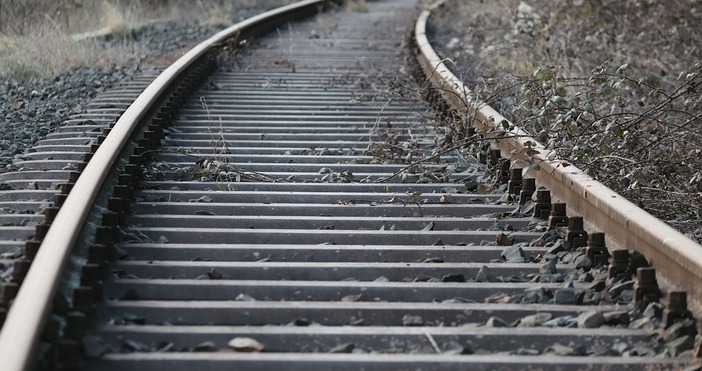 Заради железопътен инцидент с пострадал човек няколко влака престояват в