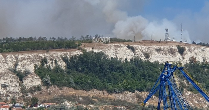 В по голямата си част пожарът в Балчик е овладян но