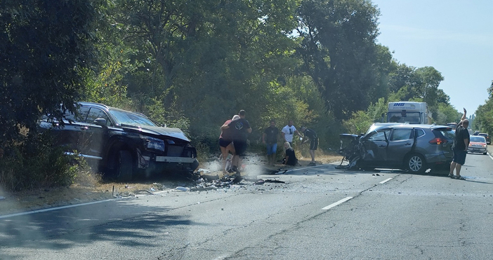 Поредна тежка катастрофа е станала на пътя Варна Бургас  Два