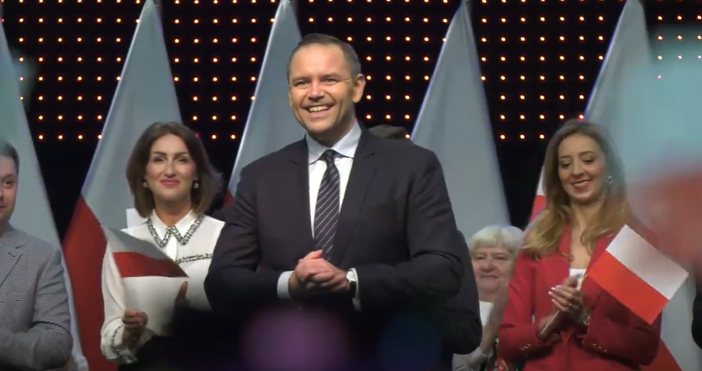 Новоизбраният полски десен президент Карол Навроцки ще встъпи в длъжност