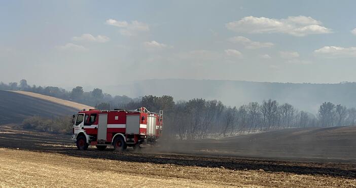 Под контрол е огънят в района на селата Доситеево и