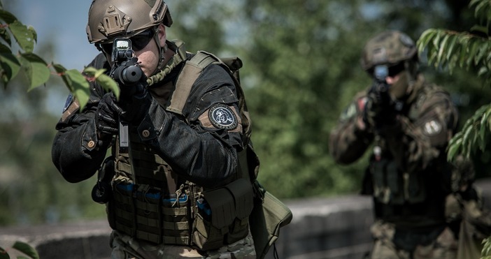 Петима войници от американската армия бяха простреляни във военната база