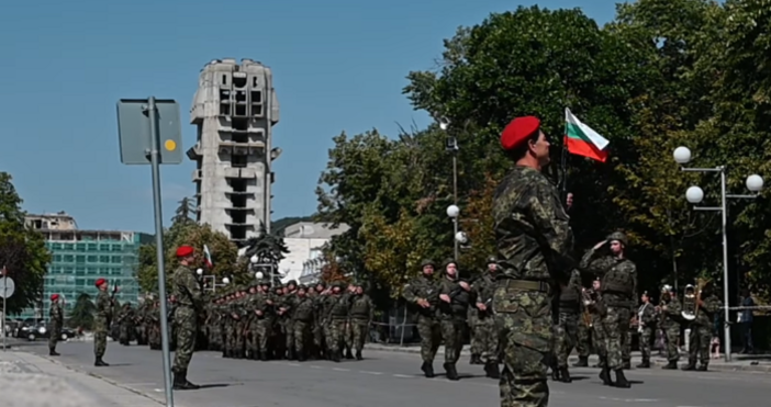 Контингент от 97 военнослужещи – 90 мъже и 7 жени