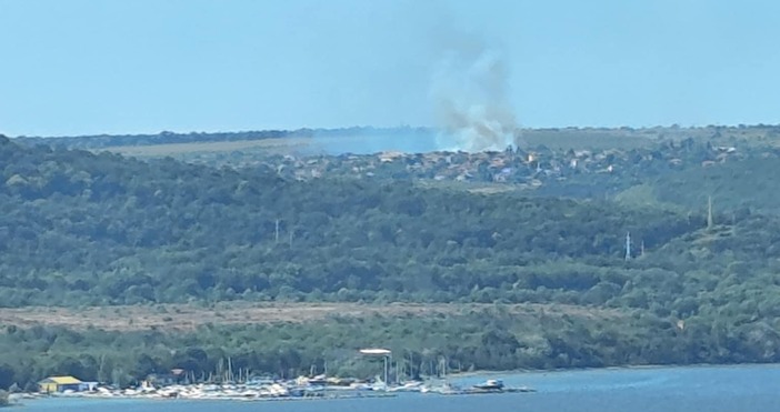 Облаци дим се вият над Звездица Това се вижда от кадри