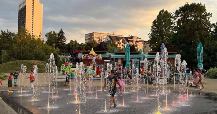 снимки Васил Терзиев фейсбукФонтанът в парк Възраждане отново работи –