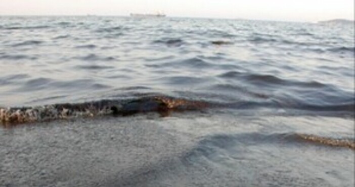 На 8 август петък варненският плаж в квартал Аспарухово стана