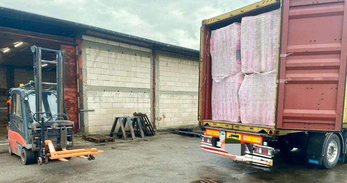 Снимки МВРГДБОП задържа четирима свързани с получаването на 810 пакета