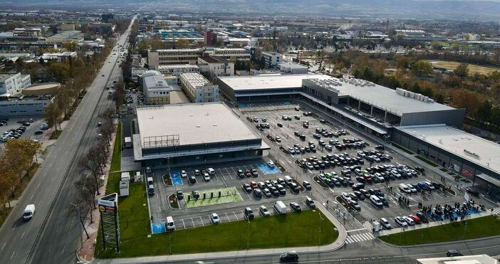 Хитовият сред част от пловдивчани магазин Fulla moda регистрира рекорден