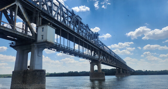 Голямо задръстване се образува на Дунав мост при Русе Хиляди