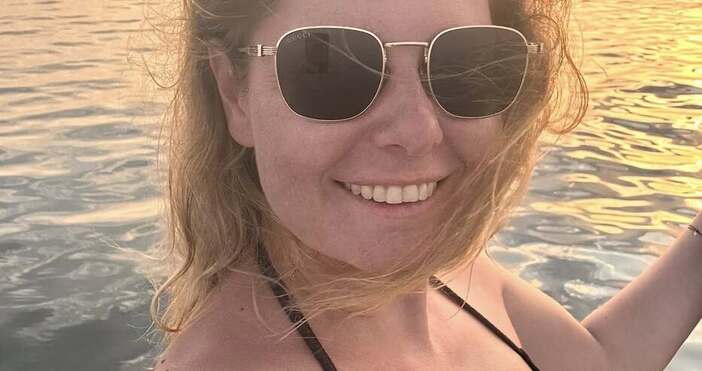 Самата Алекс все още не е дала разяснения но погледът