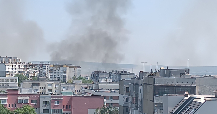 Горят сухи треви в кв Тракия в Шумен съобщи говорителят