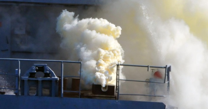 Няма пострадали на италианския ферибот на който избухна пожар Фериботът