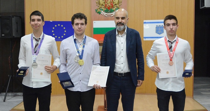 Петима възпитаници на Математическа гимназия Д р Петър Берон бяха