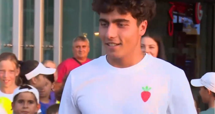 По рано и Александър Василев загуби своя мач от първия кръгШампионът