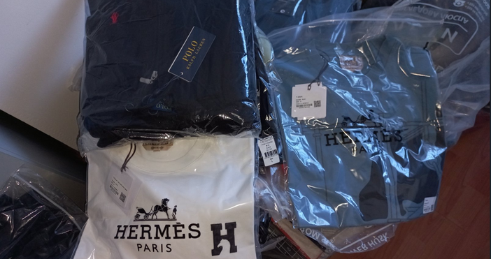 Снимки Агенция Митници 10 233 текстилни изделия блузи тениски шапки