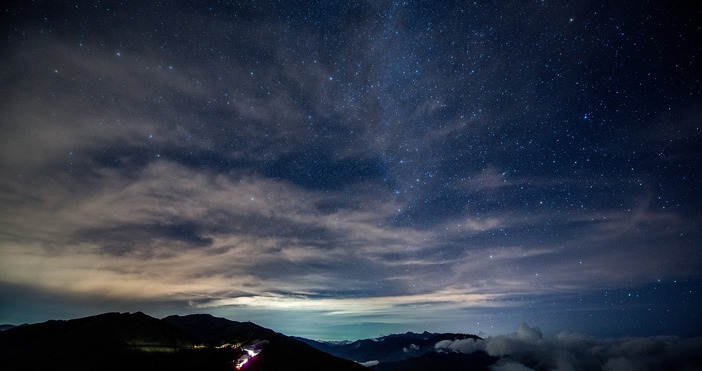 Метеорният дъжд Персеиди достигна своя връх във вторник вечерта Въпреки