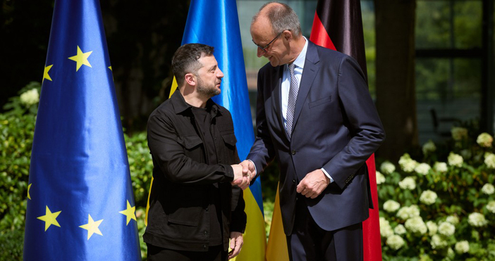 Украинският президент Володимир Зеленски френският държавен глава Еманюел Макрон и