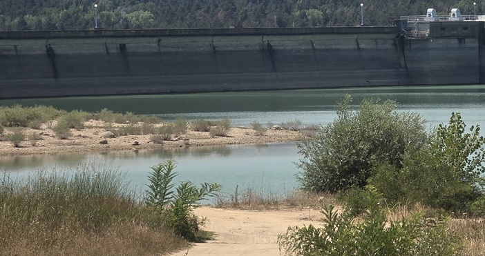 Петел бгКритично ниско е нивото на язовир Копринка Справка в сайта