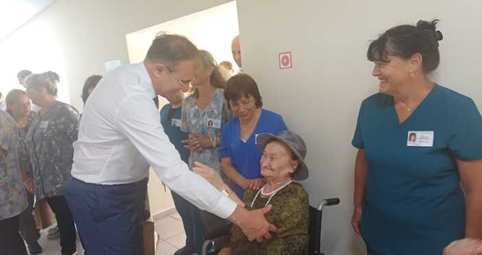 Министърът на труда и социалната политика Борислав Гуцанов даде старт