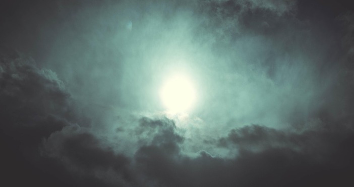 През нощта облачността ще намалява и над по голямата част от